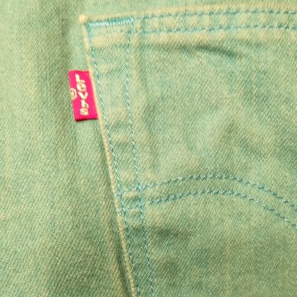 Levis - Picture 3 of 3